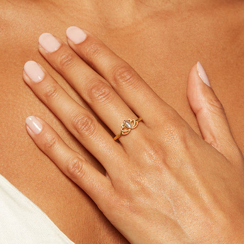 Satya Cultivate Truth Lotus Labradorite Ring