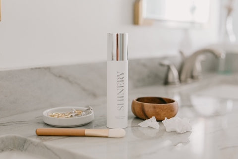 Shinery Radiance Jewelry Cleaning Set in a bathroom